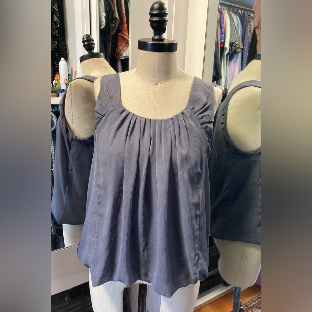Women’s Elegant Sleeveless Gray Bubble Hem Top, Size Medium